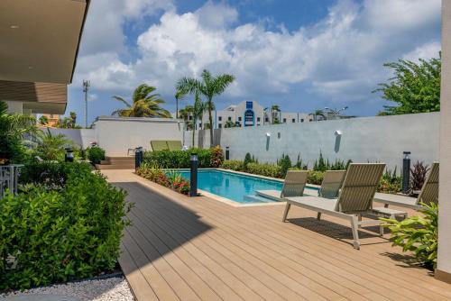 NEW Modern Studio w/ Pool & Gym I Walk 2 PalmBeach
