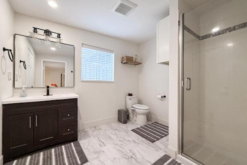 Ένα μπάνιο στο Sierra Pines Retreat Tahoe