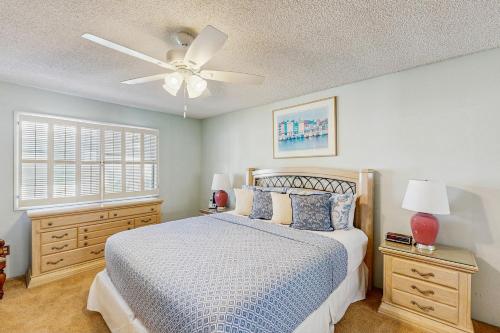 Ένα ή περισσότερα κρεβάτια σε δωμάτιο στο The Rancho Mirage Escape