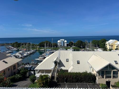 Fotografie z fotogalerie ubytování Logement vue mer à 2 min de la plage v destinaci Gourbeyre