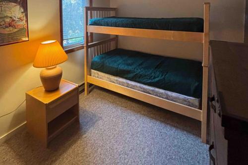 Postel nebo postele na pokoji v ubytování Slopeside 4001