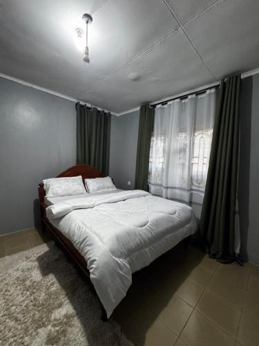 Giường trong phòng chung tại Givine Signature - Nyumbani Luxe