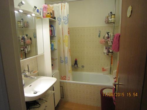 a bathroom with a tub and a sink and a bath tub at Schönes Zimmer in der City Basel in Basel