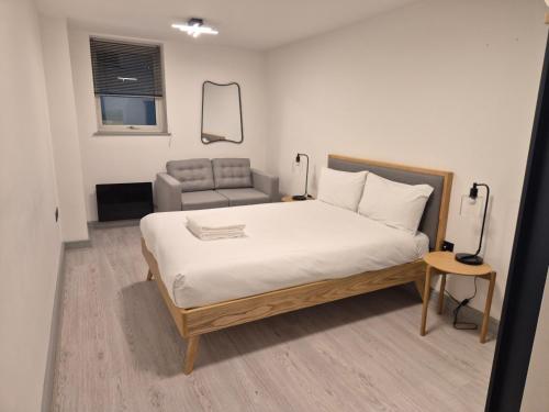 Postel nebo postele na pokoji v ubytování Flat - Spurriergate House