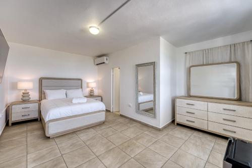 Postel nebo postele na pokoji v ubytování Beach House Rincon