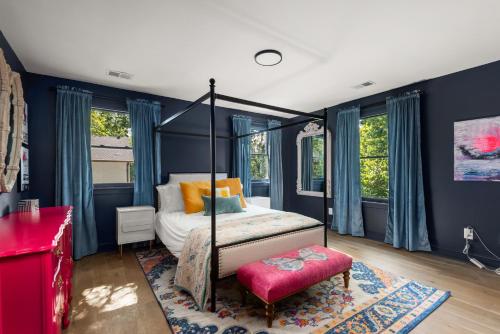 Postel nebo postele na pokoji v ubytování The East Haven