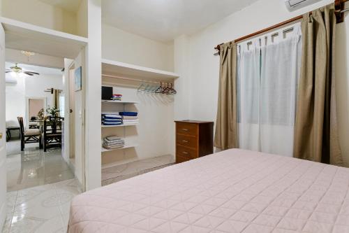 a bedroom with a bed and a dining room at Departamento de la quinta in Playa del Carmen