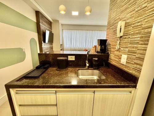 Η κουζίνα ή μικρή κουζίνα στο Vista Espetacular, Studio no Universe Life Square - by UROOMS