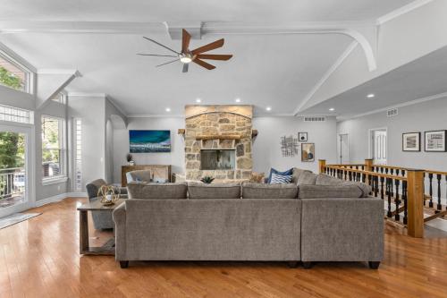 Posezení v ubytování Kahokee Trail Lodge-Pedal Boat, and Nearby Restos