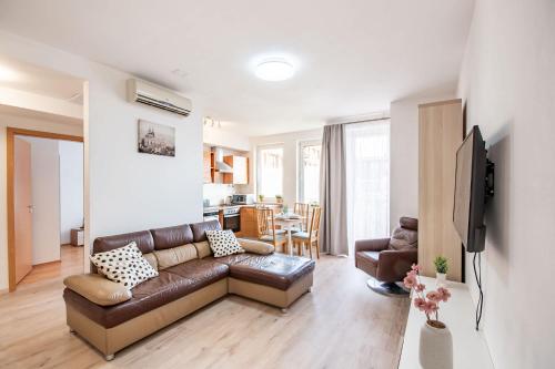 Balcony - Central - Large - Garage