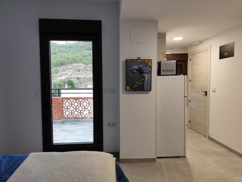 a room with a door and a window in a room at Raíces de Alcalá in Alcalá del Júcar
