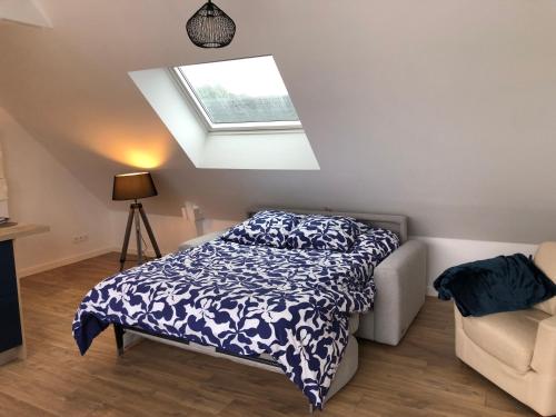 a bedroom with a bed and a skylight at Appartement la trinité sur mer in La Trinité-sur-Mer