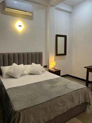 Postel nebo postele na pokoji v ubytování Tropictide rooms & resturants