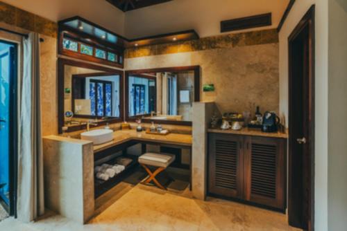 Η κουζίνα ή μικρή κουζίνα στο Nayara Springs - Adults Only