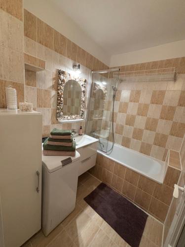 Ένα μπάνιο στο U žltej mačky