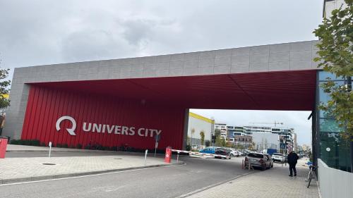 Το κτήριο όπου στεγάζεται  το διαμέρισμα