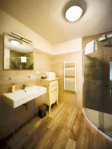 a bathroom with a sink and a shower at Rocca degli Olivi in San Gimignano