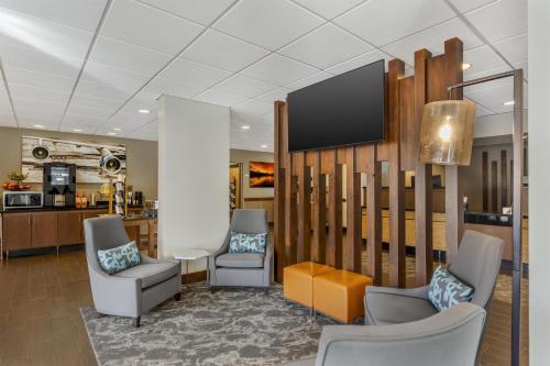a waiting room with chairs and a flat screen tv at Best Western Plus Bellingham in Bellingham