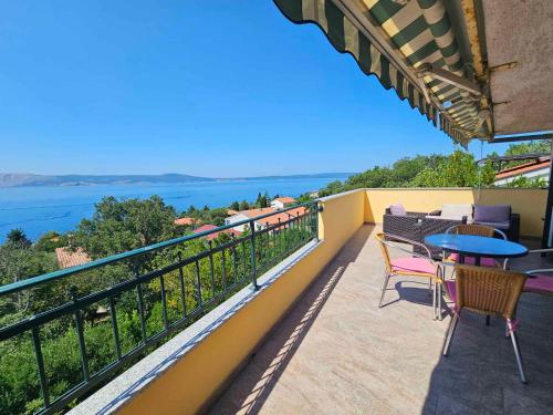 Apartments in Novi Vinodolski 15477