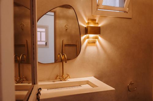 Ένα μπάνιο στο Riad Le Terracotta