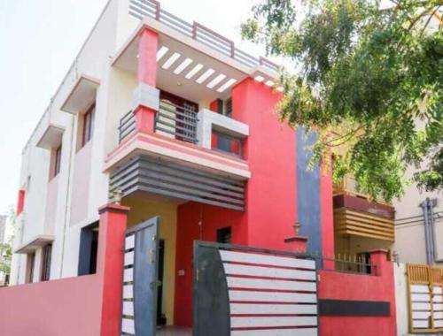 a building with colorful paint on the side of it at Hotel O Moondrumavadi Bus Station Madurai Formerly Umasankar Abodes in Madurai