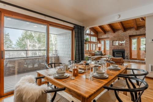 a dining room with a wooden table and chairs at Cedar and Snow in Mammoth Lakes