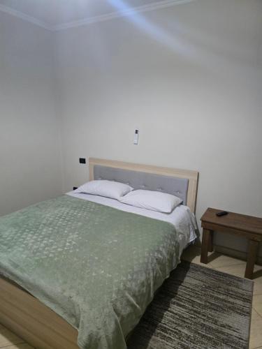 Ένα ή περισσότερα κρεβάτια σε δωμάτιο στο Grand Rooms