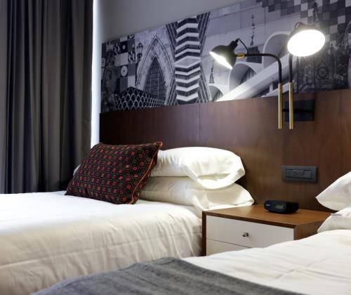 En eller flere senger på et rom på Hotel Love It Consulado