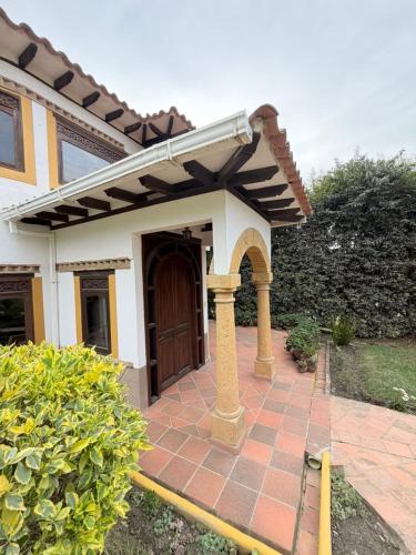 Το κτήριο όπου στεγάζεται  η παραθεριστική κατοικία