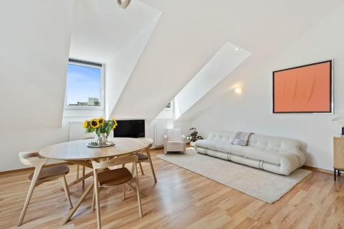 Modern 1-Bedroom near Train Station & Old Town