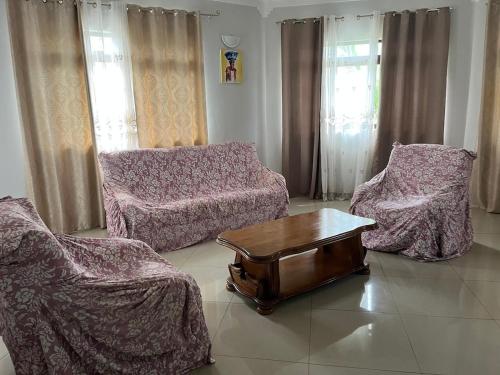 Very nice 5 bedroom apartment in Tarrafal