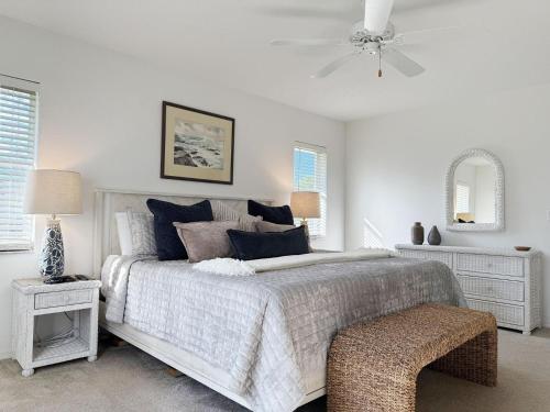 a bedroom with a bed and a ceiling fan at Pet-Friendly 3BR – Relax & Explore Beaches & Golf in Rotonda