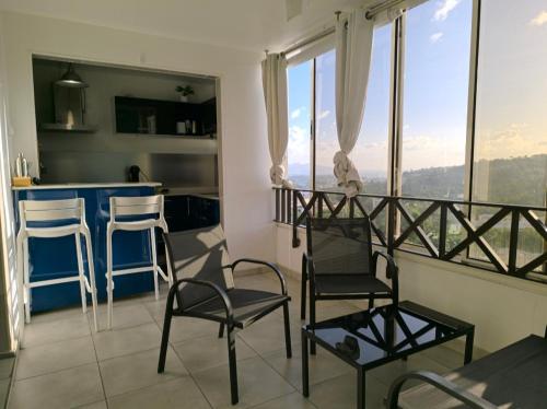 Kuchyň nebo kuchyňský kout v ubytování Super appartement T3 proche de tout sans vis-à-vis