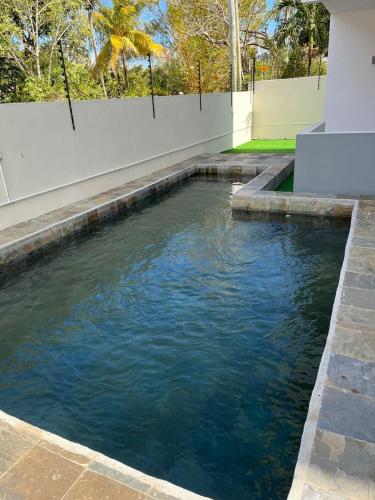 3 bedroom apartment - walk to the beach