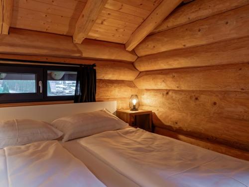 a bedroom with a bed in a wooden cabin at Jenig 1A in Jenig