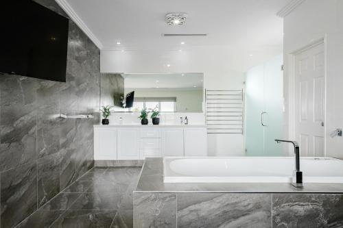 Koupelna v ubytování Port Mandurah Artisan