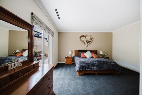 Postel nebo postele na pokoji v ubytování Port Mandurah Artisan