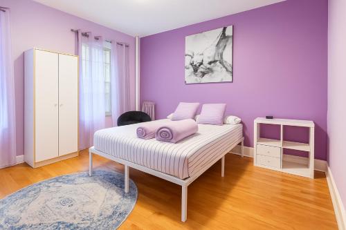 a purple bedroom with a bed with purple walls at Lavender style Room in Geusthouse in New York