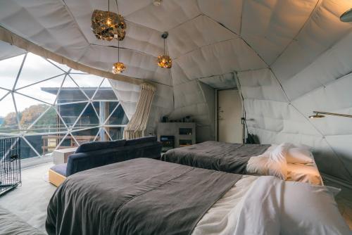 Postel nebo postele na pokoji v ubytování private your resort ITTEKURAi 松山