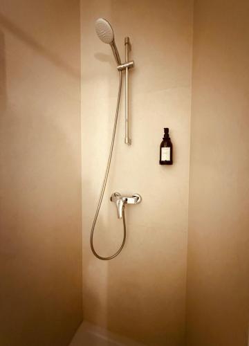 a shower in a bathroom with a blow dryer at Secondo Piano Hasselt in Hasselt