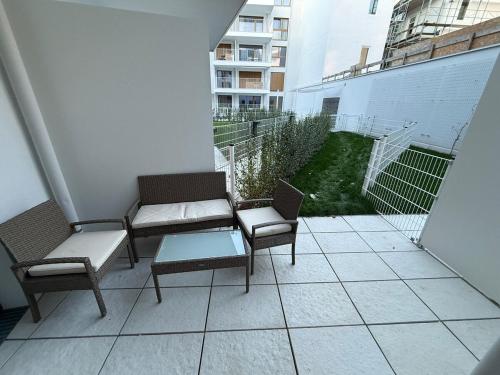 Luxury Central Apartment with Garden