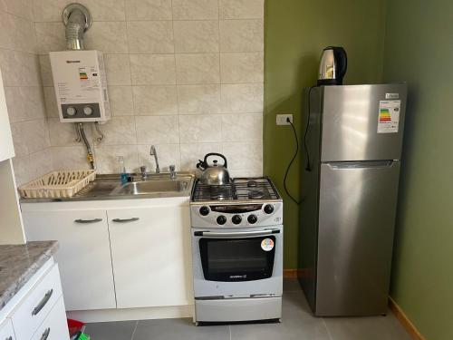 Una cocina o cocineta en Cabañas Aurora