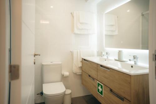 Koupelna v ubytování Cais Cacilhas Sunset - Full AC & Lisbon Panoramic Balcony