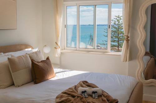 Luxury Lisbon View & Balcony - AC & Elevator