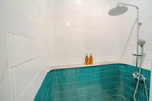 Phòng tắm tại Nara Segara Canggu Villa