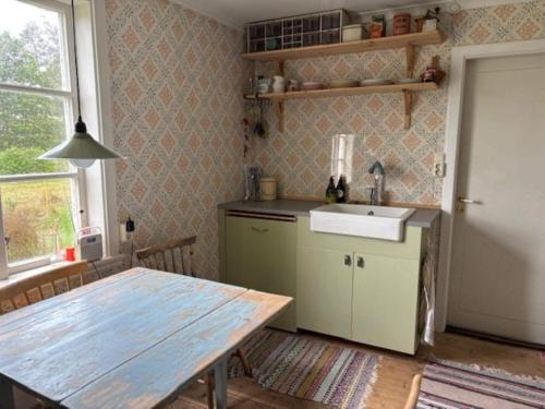 Η κουζίνα ή μικρή κουζίνα στο 5 person holiday home in FLISBY