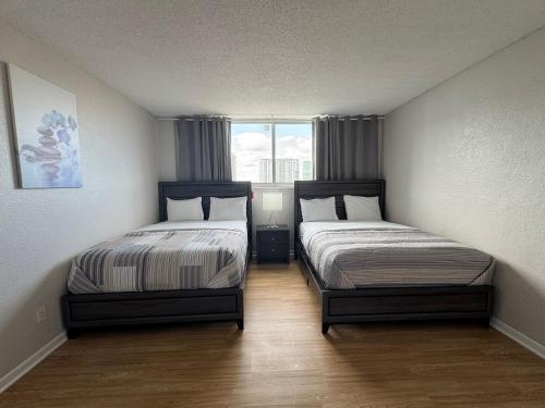 Postel nebo postele na pokoji v ubytování Luxury Ocean Reserve Condo Pool, Gym & Beach Access