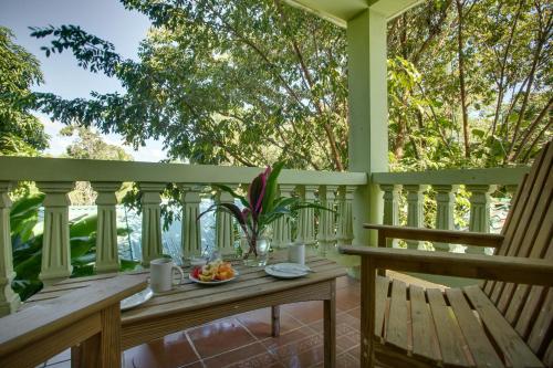 En balkon eller terrasse på Midas Belize