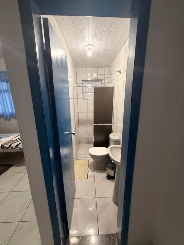 a small bathroom with a toilet and a sink at Pousada São José in Itatiaia