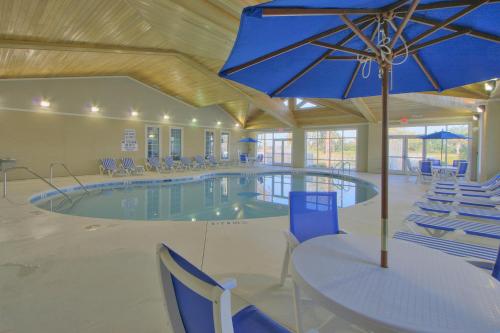 Bazén v ubytování Bluewater by Spinnaker Resorts nebo v jeho okolí